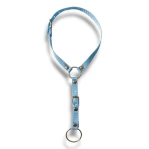 14. napierśnik a5 kolor błękitny, wykonany z taśmy nośnej o szerokości 1cm. posiada regulację paska pod szyją oraz paska na piersi.